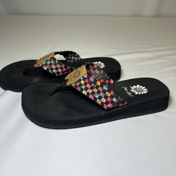 Yellow Box Oria Blue Multi Color Stripe Flip Flops Women's Size 6 - Picture 3 of 7
